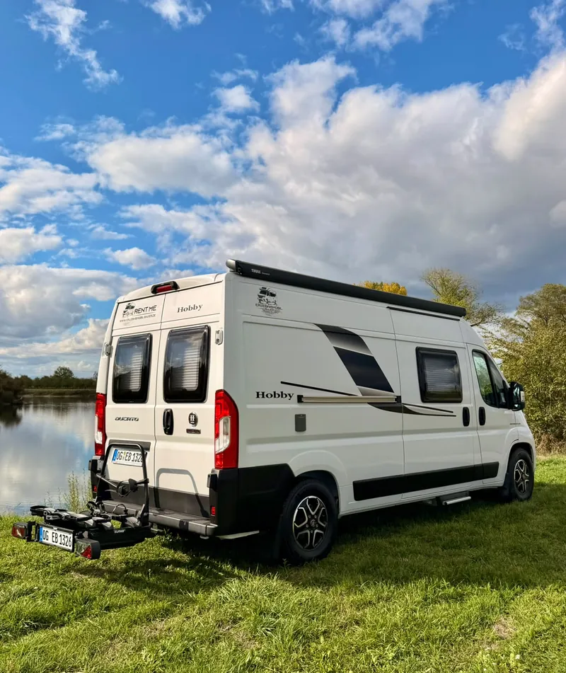 Hobby Vantana K60 FT, Heckansicht mit Fahrradträger
